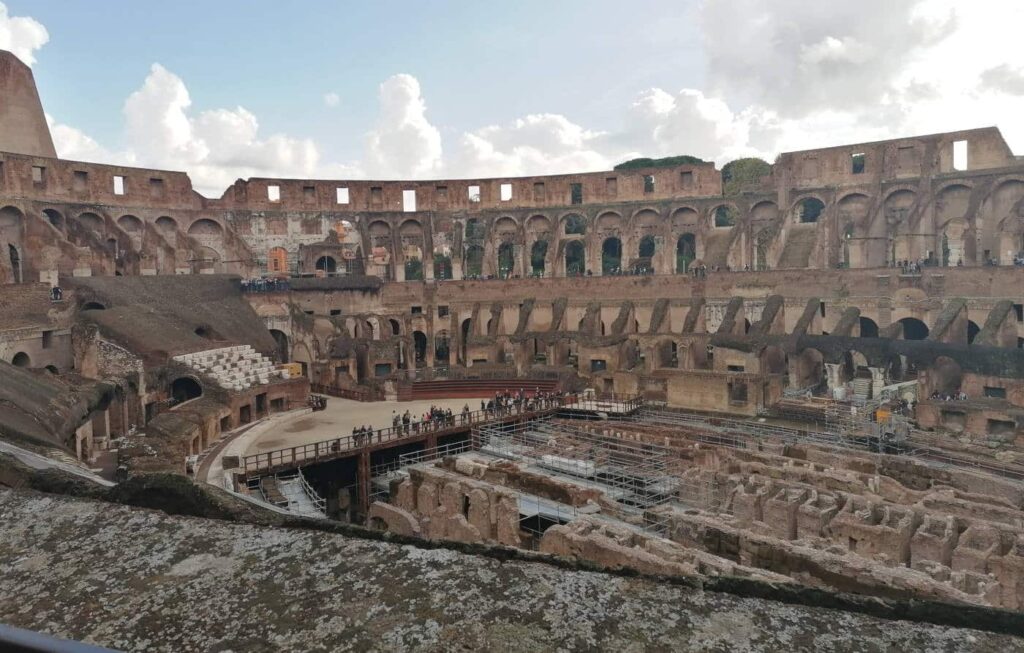 vista coliseo interno durante tour