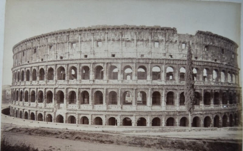 El Coliseo Romano o anfiteatro Flavio en 1885