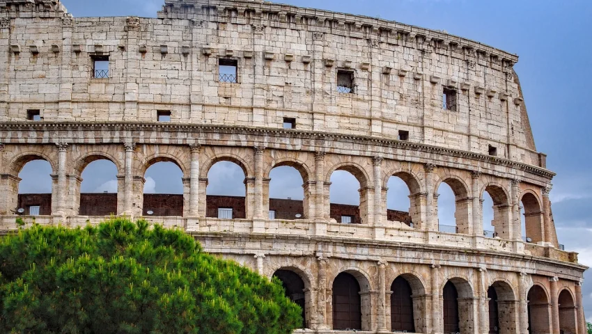 Fachada exterior del Coliseo Romano